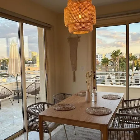 דירה Palm View With Private Rooftop לרנקה