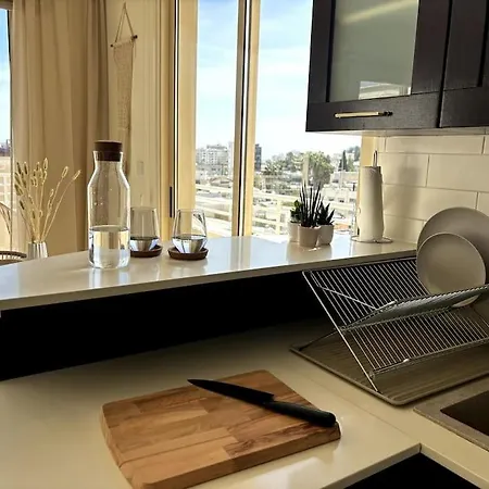 Palm View With Private Rooftop דירה לרנקה