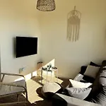 Charming Boho Retreat - 2Br - Walk2Beach - Larnaca * Larnaka
