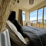 Apartment Charming Boho Retreat - 2Br - Walk2Beach - Larnaca *