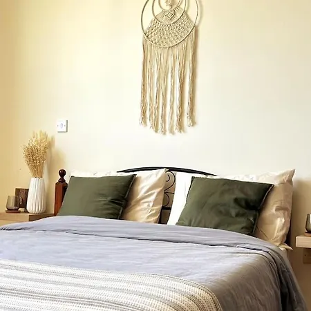 Apartment Charming Boho Retreat - 2Br - Walk2Beach - Larnaca Larnaka