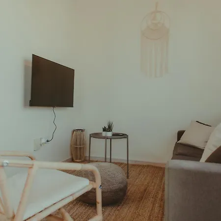 Charming Boho Retreat - 2Br - Walk2Beach - Larnaca *